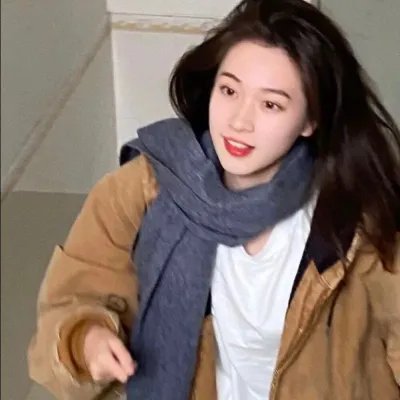 一位站立的人